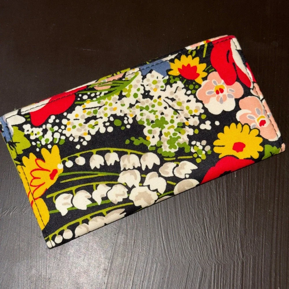 Vera Bradley Poppy Fields Floral Quilted Cotton Checkbook Cover Black Red Yellow